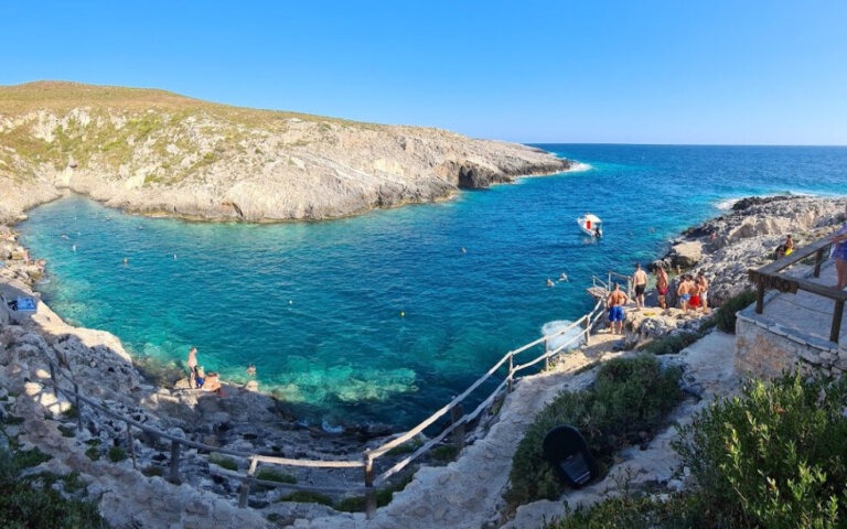 Porto-Roxa-zante-Dennys-Inn source: https://www.zante.info/listing/porto-roxa-beach/