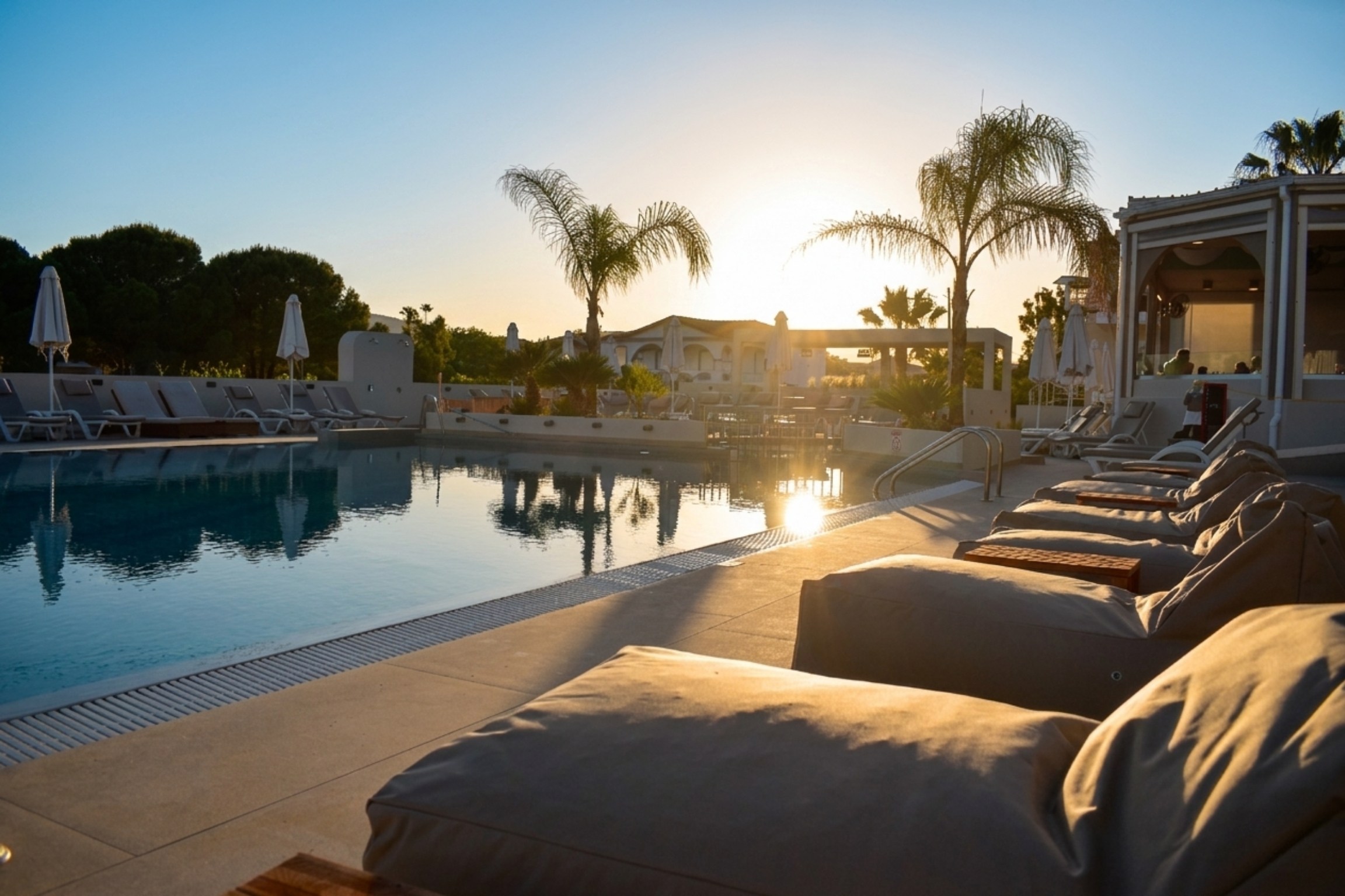 Dennys Inn Hotel - Pool (14)